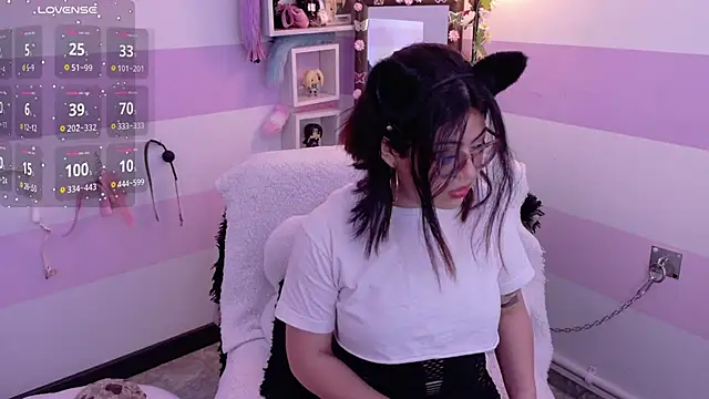 Catwhite  online show from April 14, 2026, 3:17 pm