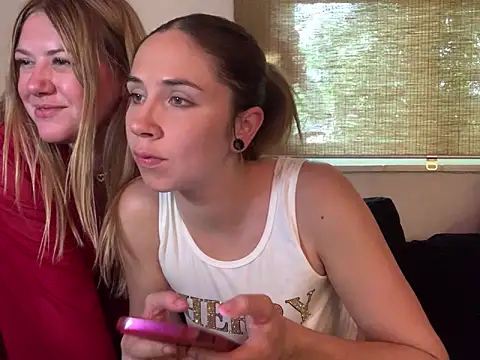 Snapshot of autumnsbedroom chatting on February 28, 2026, 8:08 pm autumnsbedroom online show from February 28, 2026, 8:08 pm