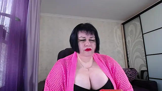 JuicyLady Di online show from April 4, 2026, 5:14 am