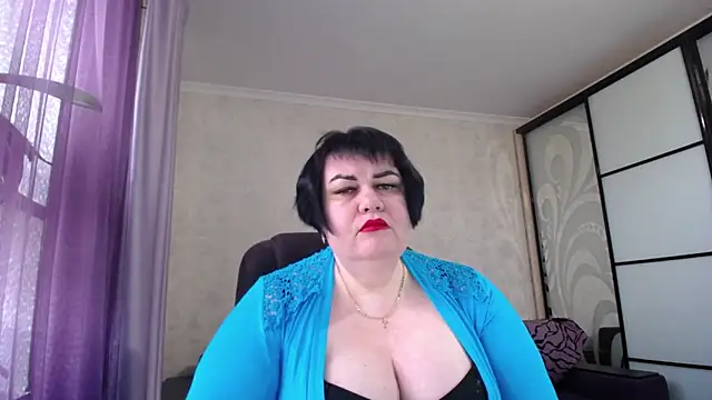 Snapshot of JuicyLady_Di chatting on April 15, 2026, 4:51 am JuicyLady Di online show from April 15, 2026, 4:51 am