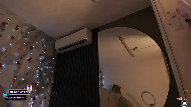 Snapshot of Katemoss70 chatting on December 22, 2025, 12:27 pm Katemoss70 online show from December 22, 2025, 12:27 pm