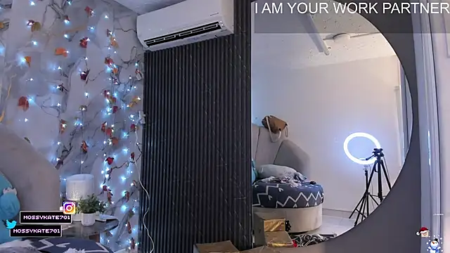 Snapshot of Katemoss70 chatting on December 21, 2025, 12:40 pm Katemoss70 online show from December 21, 2025, 12:40 pm