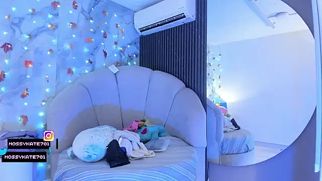 Snapshot of Katemoss70 chatting on November 21, 2025, 12:37 pm Katemoss70 online show from November 21, 2025, 12:37 pm