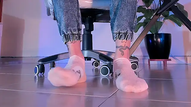 ArchieCollins online show from September 19, 2025, 4:38 am