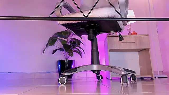 ArchieCollins online show from October 31, 2025, 11:55 pm