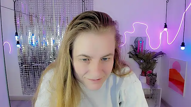 Snapshot of JadeSoft chatting on October 24, 2025, 8:30 pm JadeSoft online show from October 24, 2025, 8:30 pm