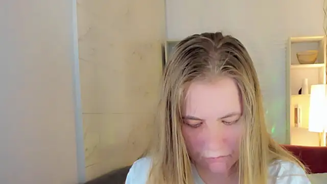 Snapshot of JadeSoft chatting on November 12, 2025, 8:34 pm JadeSoft online show from November 12, 2025, 8:34 pm