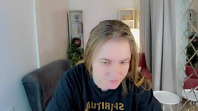 Snapshot of JadeSoft chatting on November 1, 2025, 1:38 pm JadeSoft online show from November 1, 2025, 1:38 pm