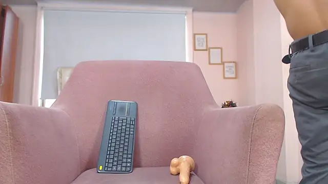 Snapshot of ryan_maxy chatting on March 2, 2025, 6:35 pm ryan maxy online show from March 2, 2025, 6:35 pm