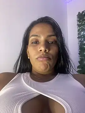 Snapshot of ArielleMillerr chatting on March 18, 2025, 8:05 pm ArielleMillerr online show from March 18, 2025, 8:05 pm