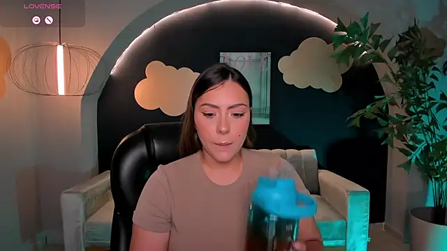 MartinnaBonnet online show from March 10, 2025, 4:57 pm