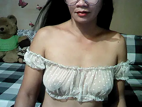 Snapshot of Mia_Rein chatting on June 7, 2026, 2:11 pm Mia Rein online show from June 7, 2026, 2:11 pm