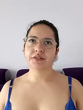 Snapshot of MiaLaurenzz chatting on October 4, 2025, 5:58 pm MiaLaurenzz online show from October 4, 2025, 5:58 pm