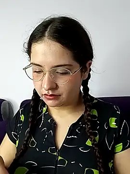 Snapshot of MiaLaurenzz chatting on October 2, 2025, 2:37 am MiaLaurenzz online show from October 2, 2025, 2:37 am