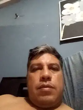 Snapshot of Vulckano43 chatting on December 21, 2025, 7:10 am Vulckano43 online show from December 21, 2025, 7:10 am