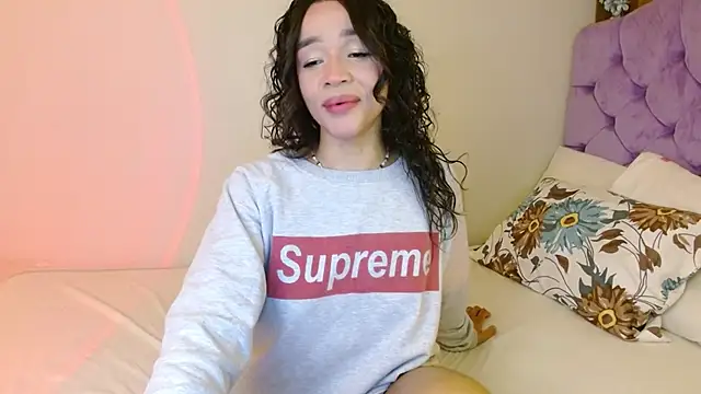 kiarablue online show from September 12, 2025, 1:50 am