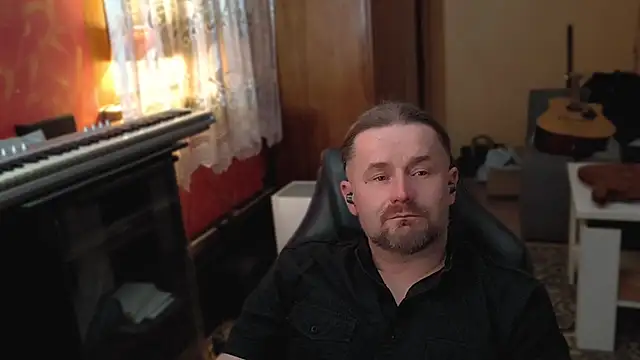 Mosiadz1975 online show from February 15, 2025, 11:58 pm