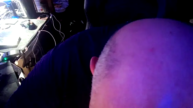 Snapshot of Drake_DVamp chatting on October 31, 2025, 3:25 am Drake DVamp online show from October 31, 2025, 3:25 am