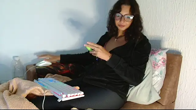 Snapshot of myamillor chatting on February 23, 2026, 9:26 pm myamillor online show from February 23, 2026, 9:26 pm