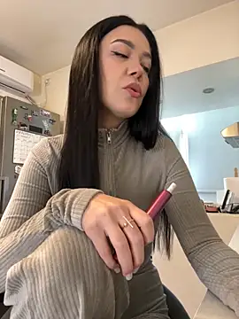 Snapshot of denise_k chatting on October 25, 2025, 11:42 am denise k online show from October 25, 2025, 11:42 am