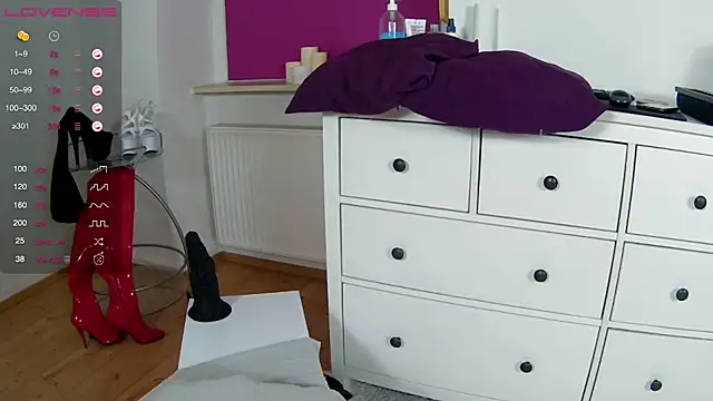 Latina daily online show from November 18, 2025, 2:42 pm