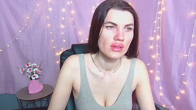 MilaLoona online show from May 17, 2026, 5:51 am