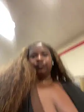 BigFineSelena online show from May 26, 2026, 11:14 pm
