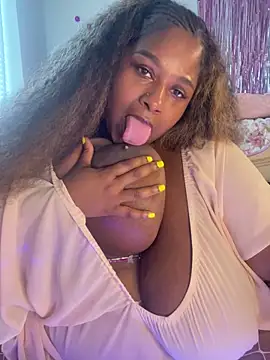 Snapshot of BigFineSelena chatting on May 31, 2026, 7:25 pm BigFineSelena online show from May 31, 2026, 7:25 pm