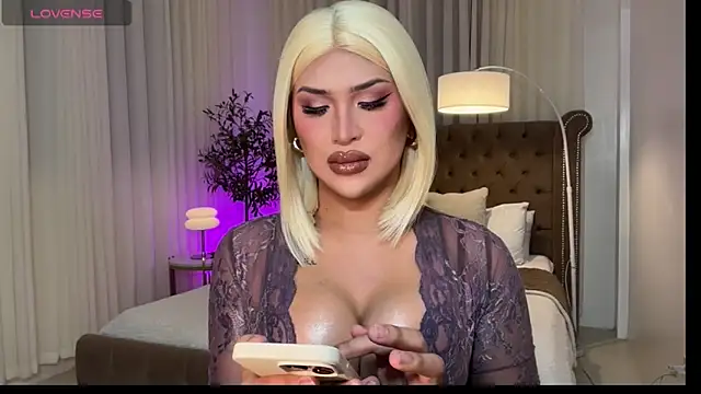 Snapshot of Your_Majesty_Tyra chatting on May 4, 2026, 5:00 am Your Majesty Tyra online show from May 4, 2026, 5:00 am
