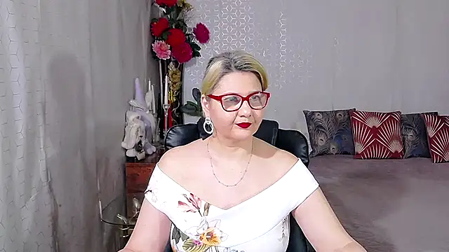 Snapshot of LucilleFenlys chatting on February 11, 2026, 11:48 pm LucilleFenlys online show from February 11, 2026, 11:48 pm