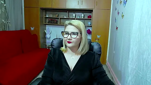 LucilleFenlys online show from February 28, 2025, 9:33 pm