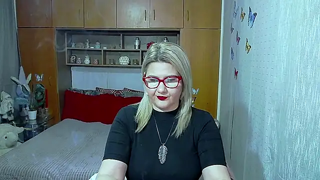 LucilleFenlys online show from April 5, 2026, 6:58 pm