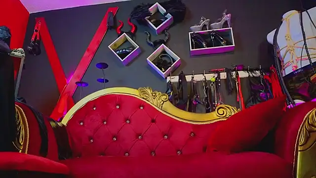 PerlaDivaio online show from October 11, 2025, 1:45 pm