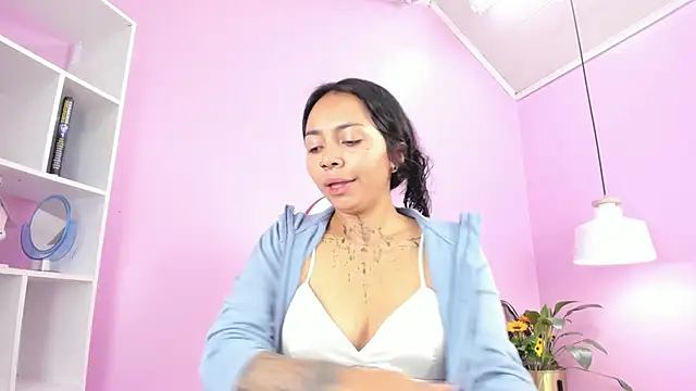 Snapshot of miss_soffi_ chatting on March 6, 2025, 12:19 pm miss soffi online show from March 6, 2025, 12:19 pm