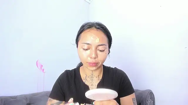 miss soffi  online show from April 18, 2026, 12:18 pm