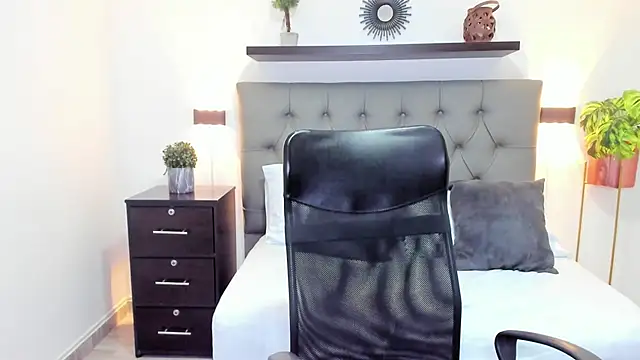 Snapshot of isabella_florez chatting on February 20, 2025, 6:13 pm isabella florez online show from February 20, 2025, 6:13 pm