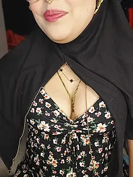 Snapshot of Hana___ chatting on May 22, 2026, 3:26 am Hana online show from May 22, 2026, 3:26 am