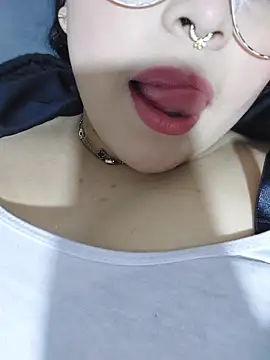 Snapshot of Hana___ chatting on June 4, 2026, 8:13 pm Hana online show from June 4, 2026, 8:13 pm
