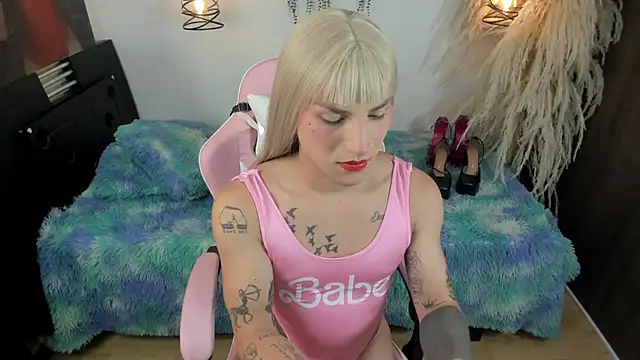 queenramoona-hot online show from June 27, 2026, 8:04 pm