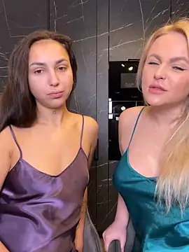 Snapshot of Keep_us_wild chatting on February 10, 2025, 11:34 pm Keep us wild online show from February 10, 2025, 11:34 pm