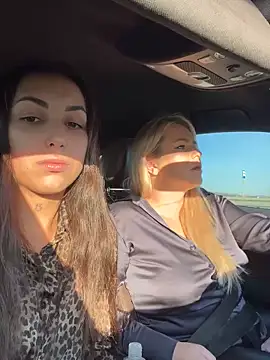 Snapshot of Keep_us_wild chatting on December 3, 2024, 4:42 am Keep us wild online show from December 3, 2024, 4:42 am