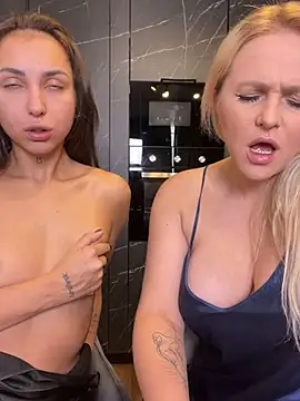 Snapshot of Keep_us_wild chatting on February 12, 2025, 11:41 pm Keep us wild online show from February 12, 2025, 11:41 pm