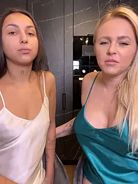 Snapshot of Keep_us_wild chatting on February 6, 2025, 3:59 am Keep us wild online show from February 6, 2025, 3:59 am