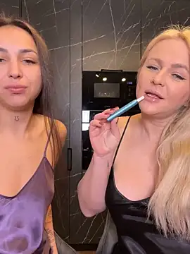 Snapshot of Keep_us_wild chatting on March 9, 2025, 10:30 pm Keep us wild online show from March 9, 2025, 10:30 pm