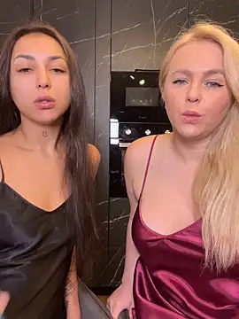 Snapshot of Keep_us_wild chatting on March 10, 2025, 10:24 pm Keep us wild online show from March 10, 2025, 10:24 pm