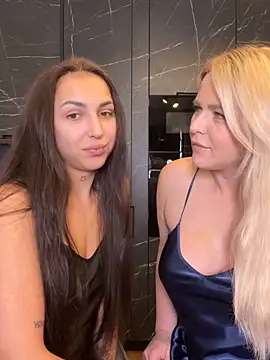 Snapshot of Keep_us_wild chatting on February 7, 2025, 5:20 am Keep us wild online show from February 7, 2025, 5:20 am