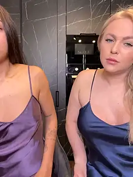 Snapshot of Keep_us_wild chatting on February 21, 2025, 10:48 pm Keep us wild online show from February 21, 2025, 10:48 pm