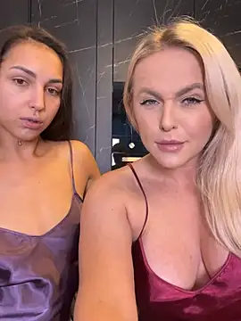 Snapshot of Keep_us_wild chatting on December 18, 2024, 4:31 am Keep us wild online show from December 18, 2024, 4:31 am