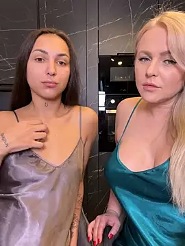 Snapshot of Keep_us_wild chatting on February 21, 2025, 3:12 am Keep us wild online show from February 21, 2025, 3:12 am