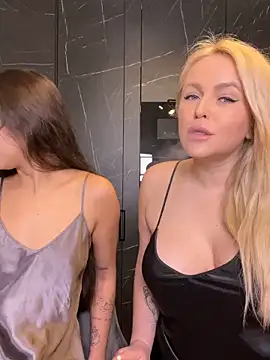 Snapshot of Keep_us_wild chatting on March 12, 2025, 10:39 pm Keep us wild online show from March 12, 2025, 10:39 pm